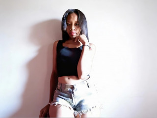 AlisaXMellody - Hallo, ich bin in erster Linie hier, um mich selbst auszudrücken. Außerdem bin ich total offen für jeden Spaß, den man sich vorstellen kann.